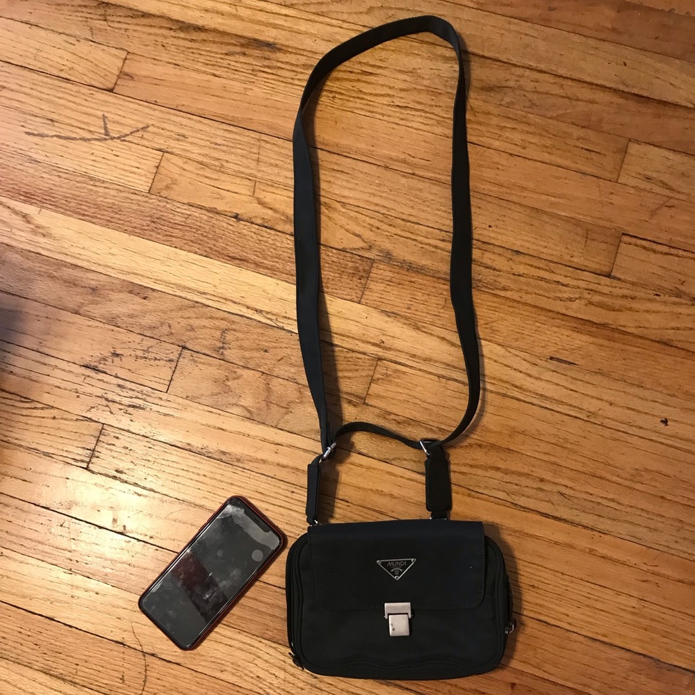 Mundo Italy little crossbody purse perfect for cell